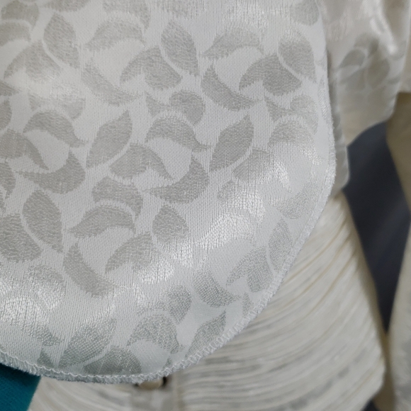 *3 For $25* in cinq 2pc Creamy white Jacket/Top and Skirt - Picture 4 of 12